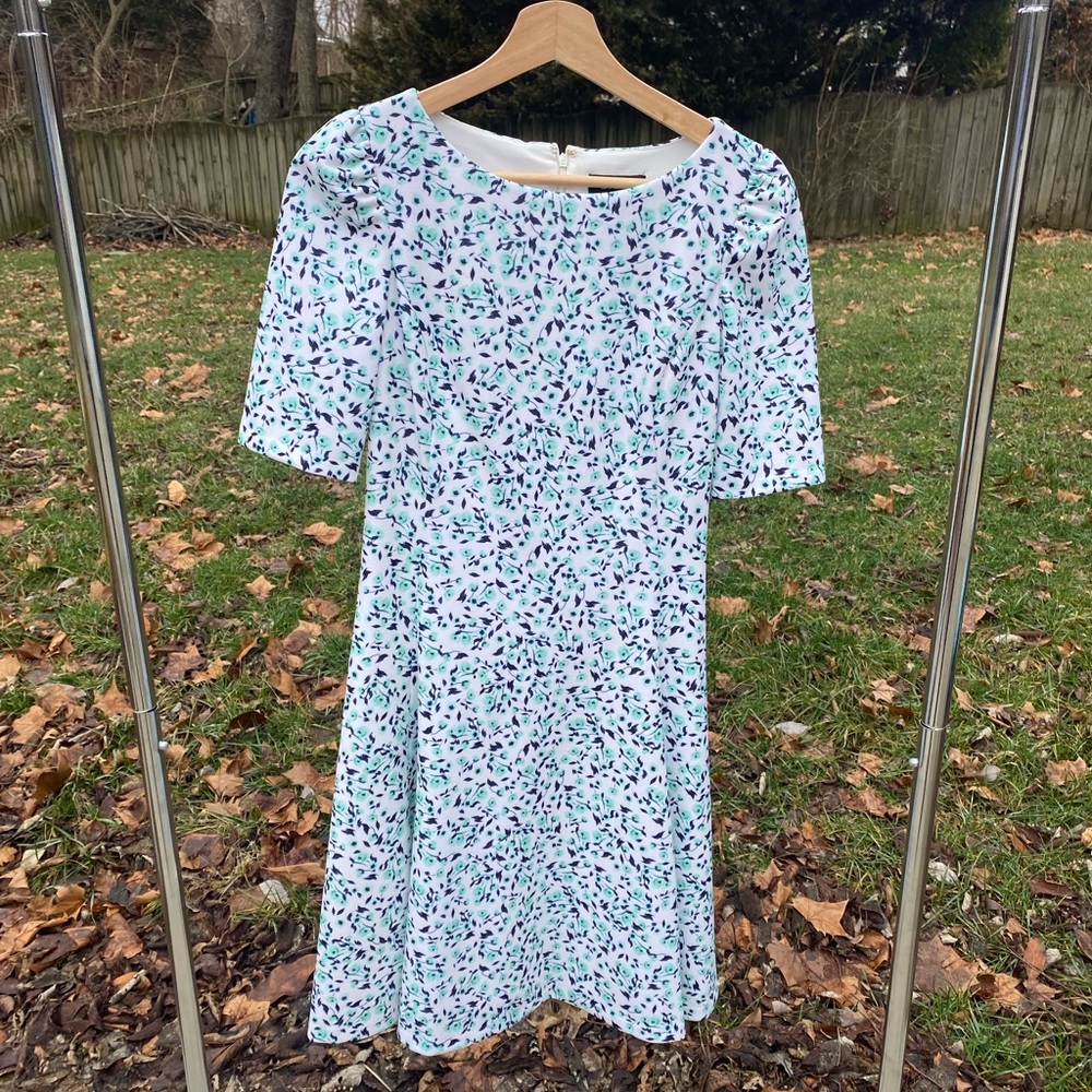 DKNY short sleeve fit and flair dress. Size 2. Only worn twice.